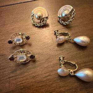 Elegant Gold and Pearl screw back Earrings Set